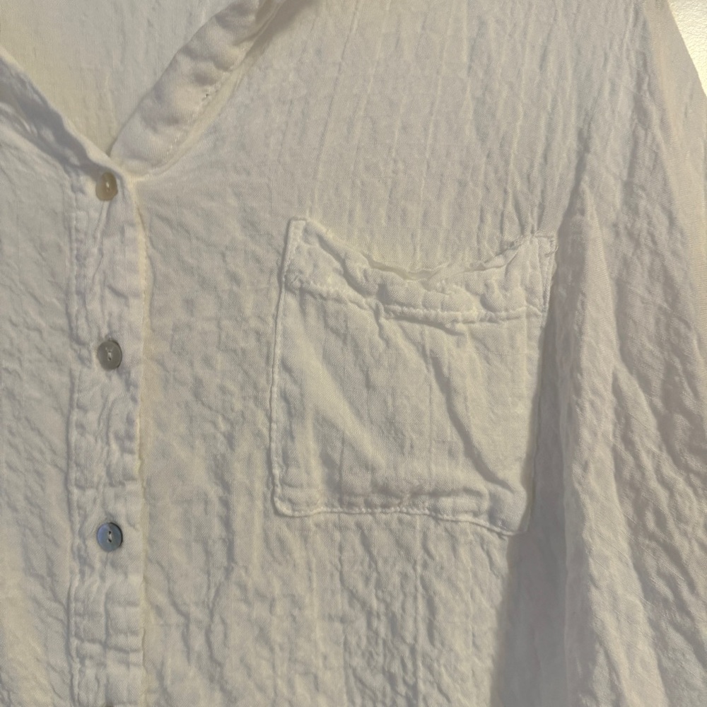 White Buttonup - Picture 8 of 8